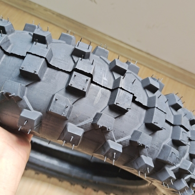 Motorfietsband 4.60-17 buisloos en buisloos met een productiecapaciteit van 5000 stuks per dag