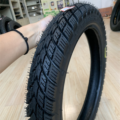 Koop motorfietsband 17 met 35% tot 55% rubberinhoud binnen 25 dagen