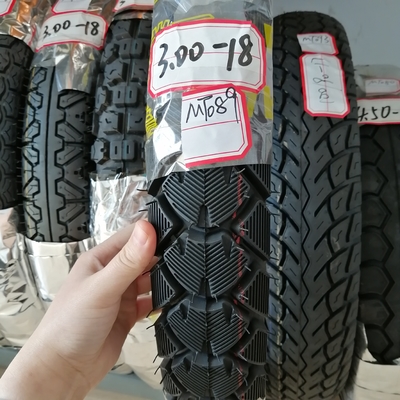 Directe bandenkas 3.00 18 Motorfietsband 300-18 met 35% tot 55% rubbergehalte