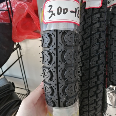 Directe bandenkas 3.00 18 Motorfietsband 300-18 met 35% tot 55% rubbergehalte