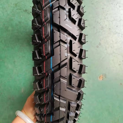 Maxxis Motorcycle Tire Tubeless 110/90-16 met rubbergehalte 35%-55% in Qingdao Port