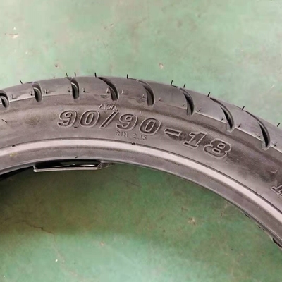Hoge duurzaamheid 90/90-18 Motorfietsband met 5000 stuks per dag