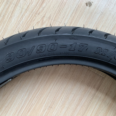 Motorfietsband 90/90/17 met 20000 KM werktijd en 5000 stuks per dag Capaciteit