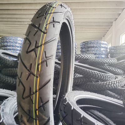 Vervang/repareer motorfietsbanden 90/90-18 met een productiecapaciteit van 5000 stuks per dag