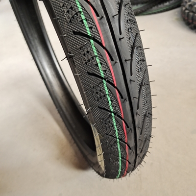Hoge productiecapaciteit 275-17 motorfietsband met diep patroonontwerp op de markt