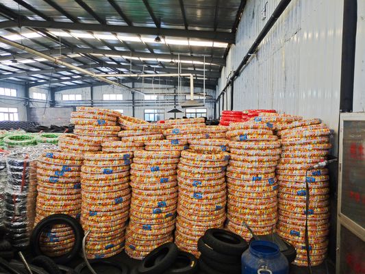 90/90-18 90/90-17 110/90-16 110/90-17 100/90-17 Buisloze motorfietsband Eigen 300-18