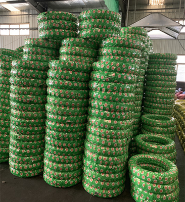 5000 stuks per dag Capaciteit van motorfietsband 400-8 LLantas Ceat 4.00-8 met bandenkas