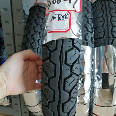 Treksterkte 10,5 super rubber motorfietsband 300-17 voor laden in Qingdao Port
