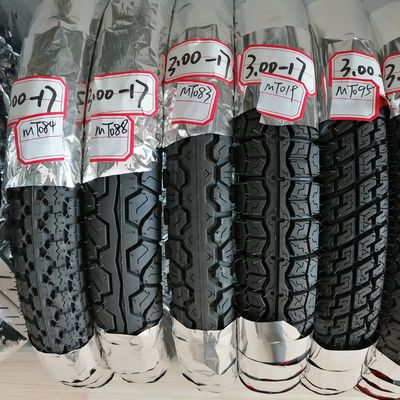 Treksterkte 10,5 super rubber motorfietsband 300-17 voor laden in Qingdao Port