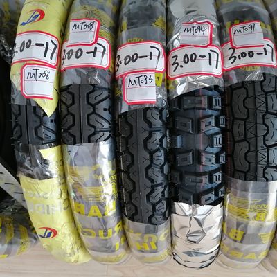 Treksterkte 10,5 super rubber motorfietsband 300-17 voor laden in Qingdao Port