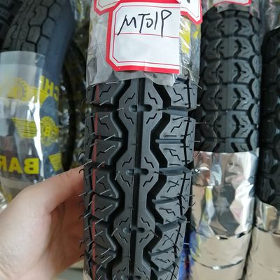 Treksterkte 10,5 super rubber motorfietsband 300-17 voor laden in Qingdao Port