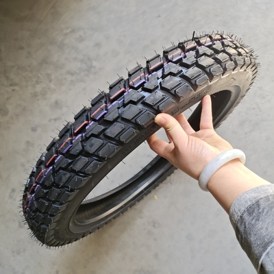 Afrikaanse markt 3.00-17 Motorfietsbanden Buisloze banden met 35% tot 55% rubber