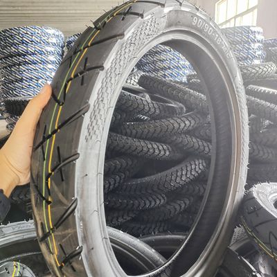 Vervang/repareer motorfietsbanden 90/90-18 met een productiecapaciteit van 5000 stuks per dag