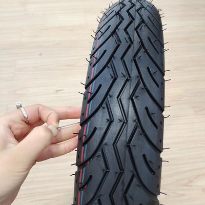 Verlading van de haven van Qingdao 90/90/18 Innova Vintage motorfietsbanden met 6PR/8PR verplaatsingspercentage