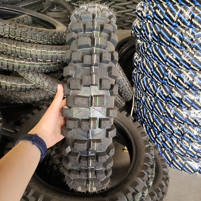 120/80-18 Motorfietsband met 35% tot 45% rubbergehalte en TL 6,5 kg