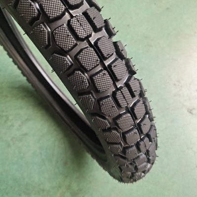 35% tot 55% rubbergehalte Motorfietsband 3.00-18 voor en lange levensduur van 20000 KM