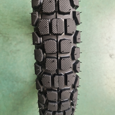 35% tot 55% rubbergehalte Motorfietsband 3.00-18 voor en lange levensduur van 20000 KM