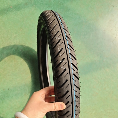 Langdurige buisloze motorfietsband met een diepgaand patroon