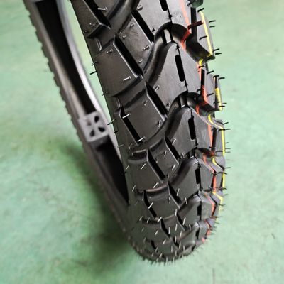 Rubberen motorwielen banden 2.75-18 en met een productiecapaciteit van 5000 stuks per dag