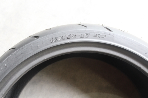 35% tot 45% rubbergehalte 180/55/17 TL motorfietsbuisloze banden voor de haven van Qingdao