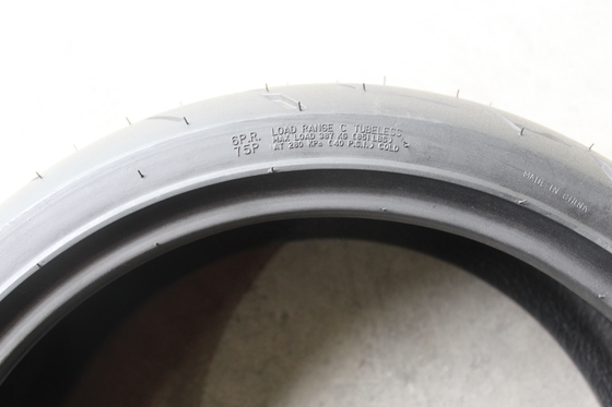 35% tot 45% rubbergehalte 180/55/17 TL motorfietsbuisloze banden voor de haven van Qingdao