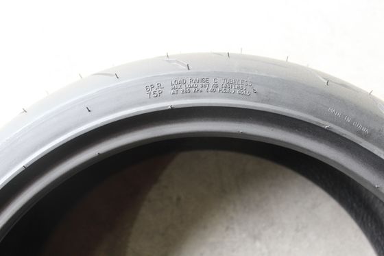 Hoge laadcapaciteit motorfiets buisloze band 180/50/17 TL voor uw motorfiets