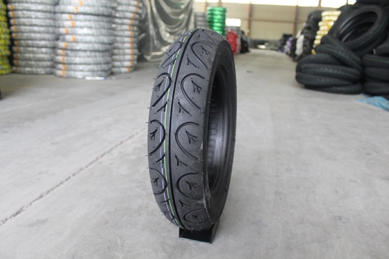 90/90-10 90/100-10 100/90-10 110/90-10 Tubeless scooterband met een laadvermogen van 224 kg