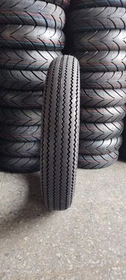 Saagdandpatroon Motorfietsbanden 4.50x17 450-17 450/17 voor het laden van haven Qingdao haven