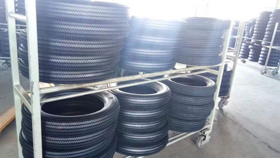 Saagdandpatroon Motorfietsbanden 4.50x17 450-17 450/17 voor het laden van haven Qingdao haven
