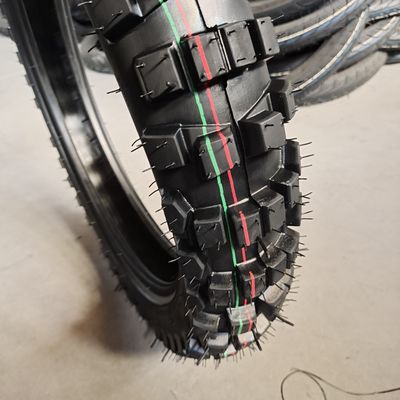 Groot prestatie motorfietsband 4.10-18 in de haven van Qingdao met een levensduur van 20000 km