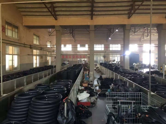 35% tot 55% rubbergehalte Motorfietsband 70/90-17 voor vervanging/reparatie tegen betaalbare prijzen