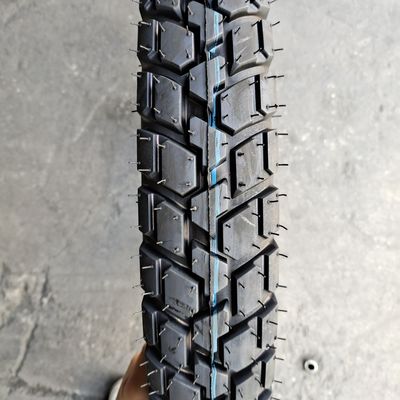 Rubbergehalte 35%-55% 300*18 motorfietsband voor motorfietsen in Qingdao Port