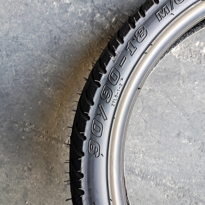 Super 6PR/8PR motorband 90/90-18 90.90.18 met een rubbergehalte van 35% tot 45%