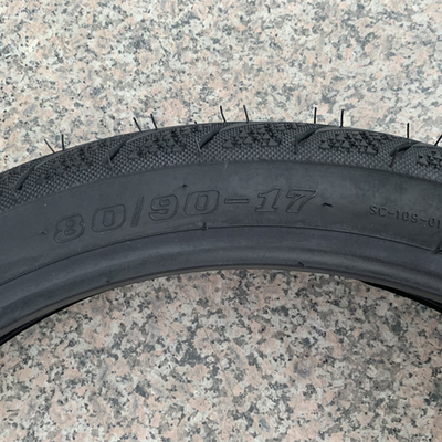 35% tot 55% rubbergehalte 80/90-17 Motorfietsbanden voor de Afrikaanse markt