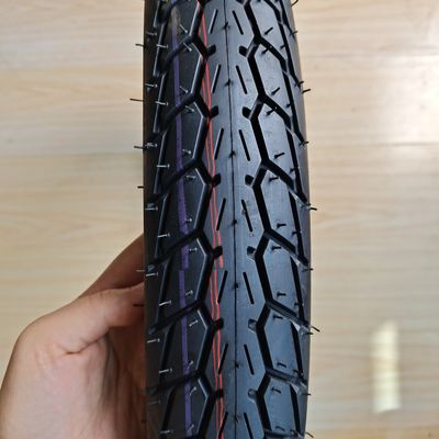 Productiecapaciteit 5000 stuks per dag Motorfietsband 70/100-17 buisloos voor scooter