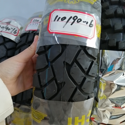 16 inch 110/90-16 buisloze motorfietsbanden in Qingdao Port met luchtdruk 280kpa