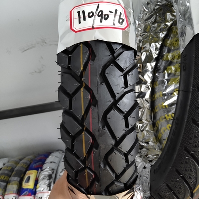 Qingdao Port Loading 110/90-16 Motorfietsband met treksterkte 10,5 Prestaties