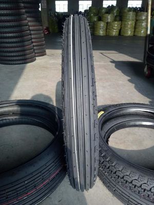 3.00-17 Motorfietsband met een levensduur van 20000 km en een productiecapaciteit van 5000 stuks per dag