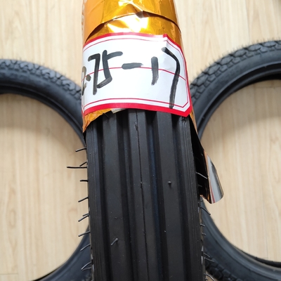 Qingdao Port Loading 17 Inch 275-17 Motorcycle band en buis met 20000 KM werktijd