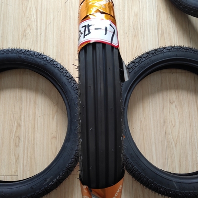 Qingdao Port Loading 17 Inch 275-17 Motorcycle band en buis met 20000 KM werktijd