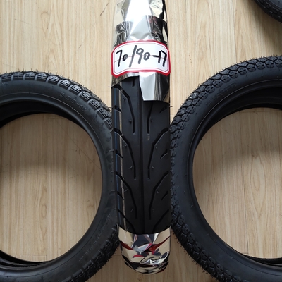 70/90-17 Achterband van motorfietsen vervaardigd met een bandenhulling met een rubbergehalte van 35% tot 55%