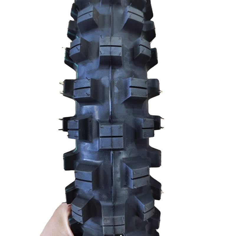 Zwarte zachte banden voor Rusland 1408018 1209019 909021 Laadhaven Qingdao