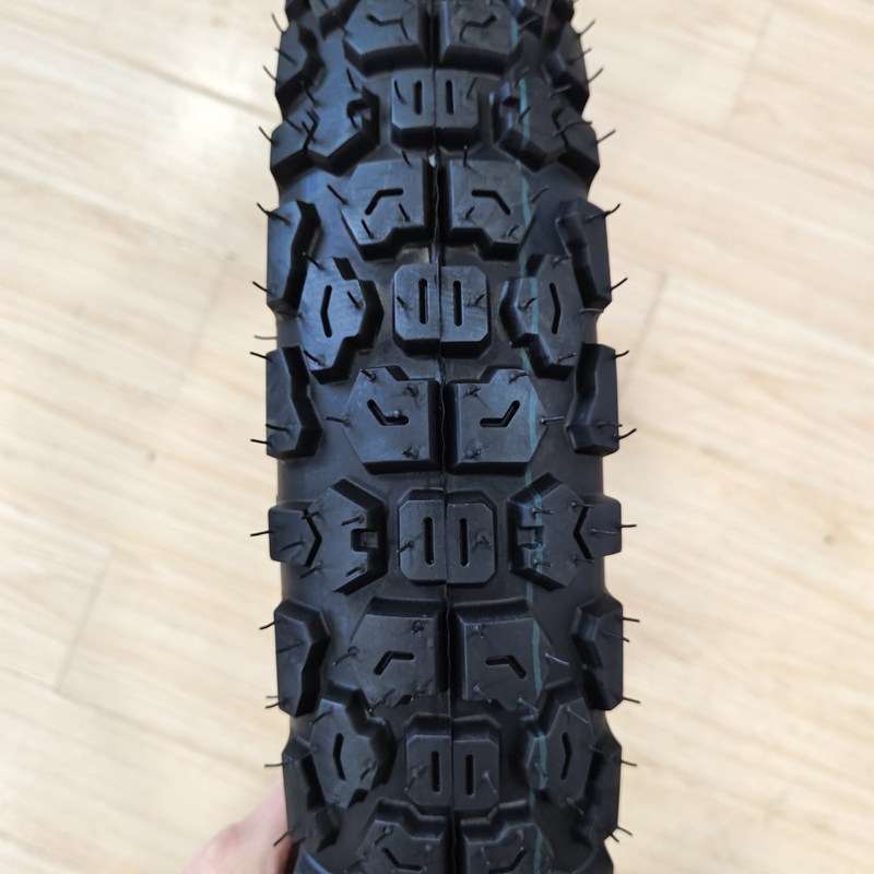 Ruimte: natuur rubber staal nylon motorfiets buisloze band 90/90-18 direct