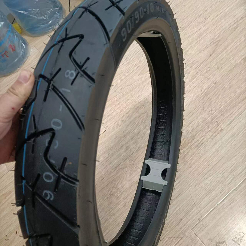 90/90-18 Motorfietsband geschikt voor verschillende behoeften van klanten
