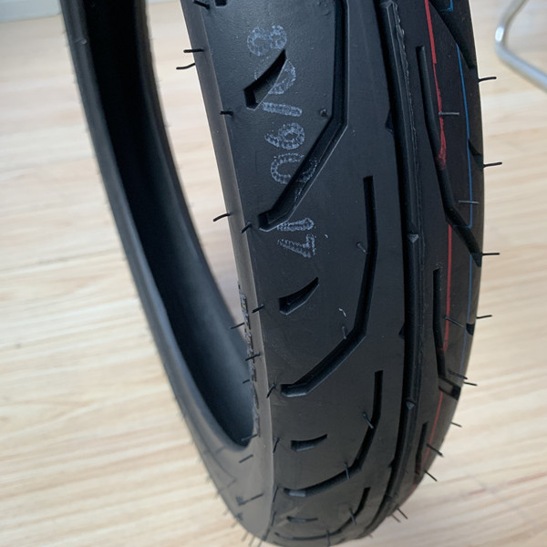 35% tot 55% rubbergehalte Afrikaanse markt Motorfietsbanden 80/90-17 Onderdelen Accessoires