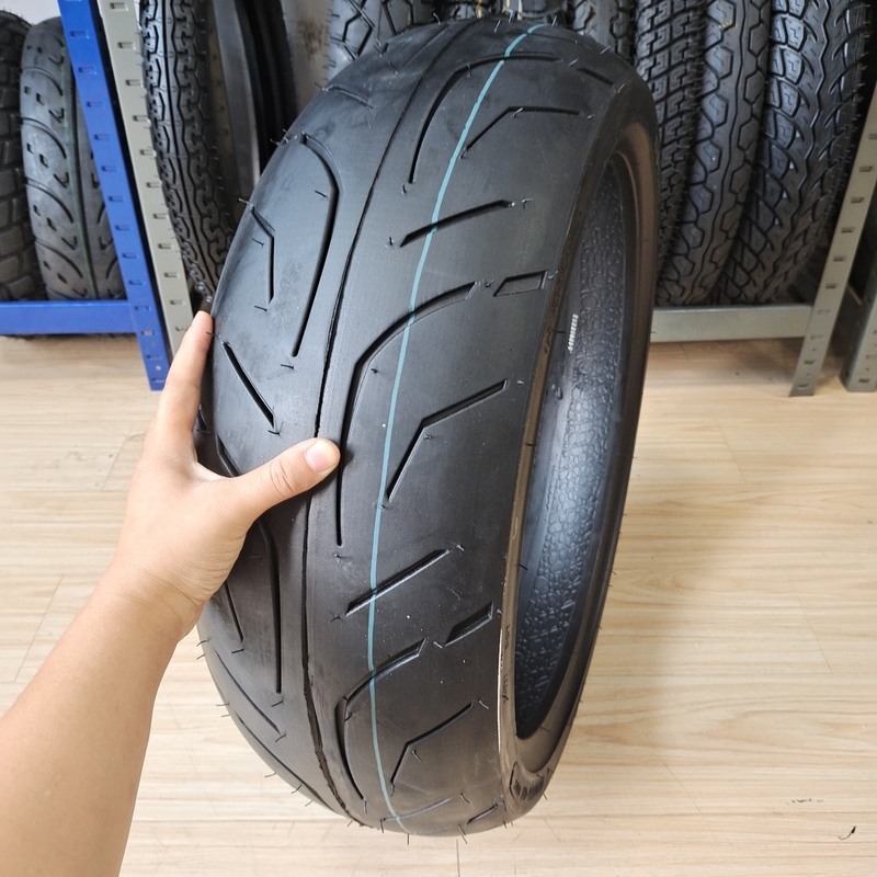 6PR/8PR Ply Rating Nature Rubber Steel Nylon materiaal Motorfietsbandband 180/55-17