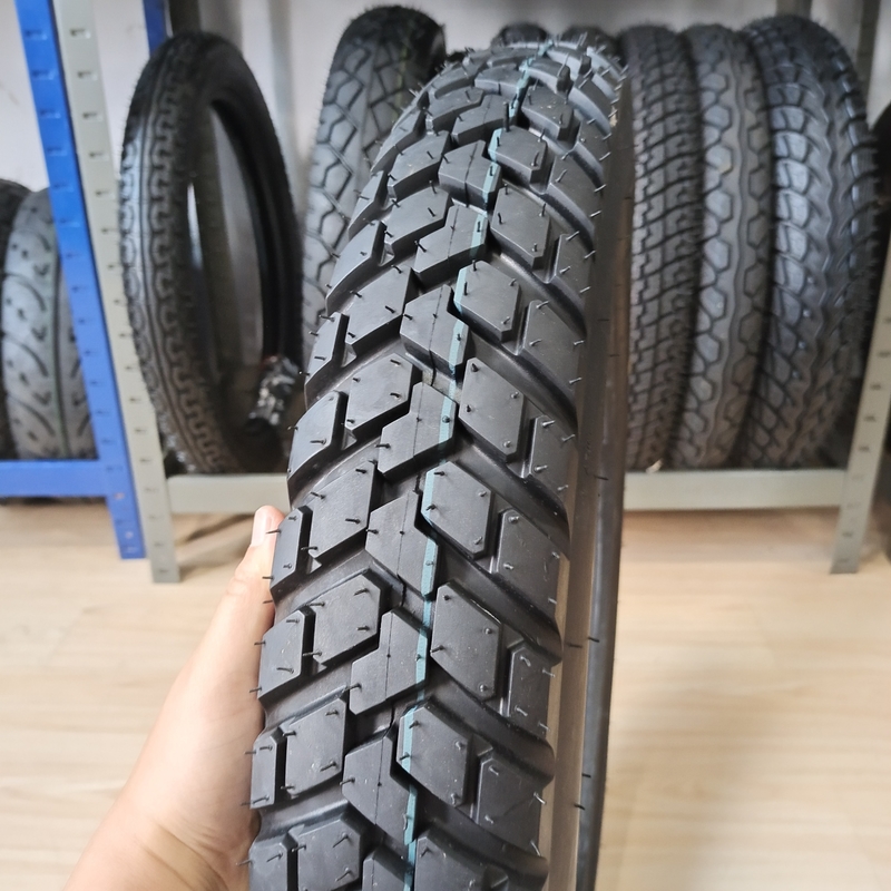 6pr/8pr Motorrijwielband van natuurlijke rubber en innerlijke buis van banden met Emark goedgekeurd 3.50-18