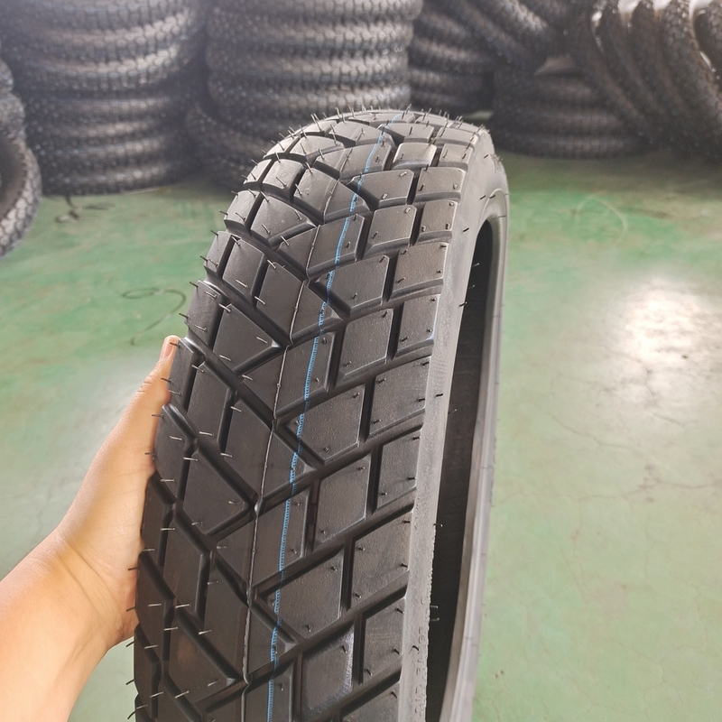 Goedkope 110/80-17 Natrual Rubber Motorcycle Tire met OEM Acceptabel in Vietnam