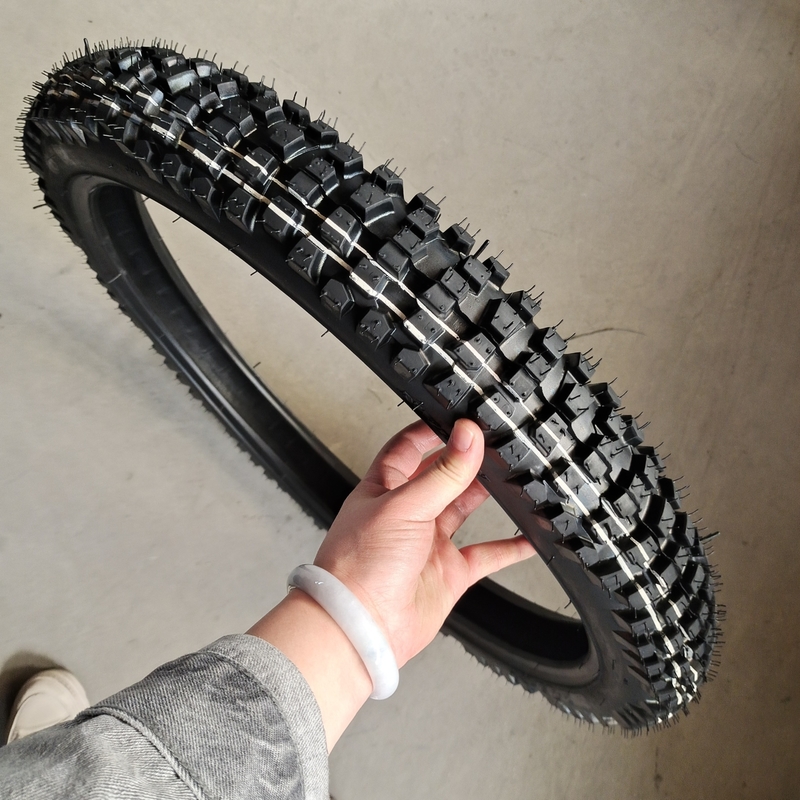 Natuur rubber staal nylon 2.75-21 hlm halfwarm motorfietsbanden voor berg road tour