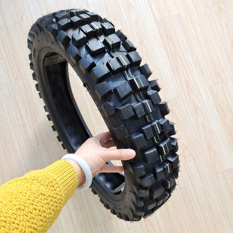 Ruimte Motorfietsband 110/90-18 Buisloze band voor prestaties